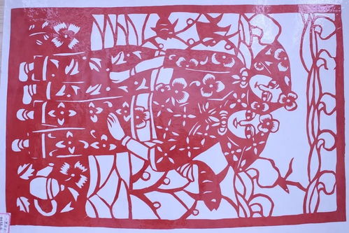 當(dāng)傳統(tǒng)剪紙遇上現(xiàn)代軟件——漳州一職校學(xué)生參觀創(chuàng)意剪紙展側(cè)記